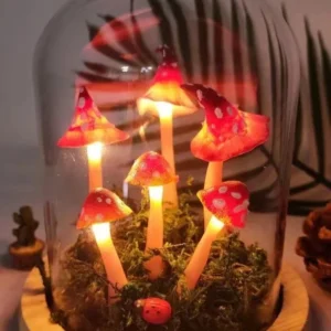 Champignon LED décoratif - Champignon lumineux blanc posé sur une table de chevet avec livre et tasse – ambiance nuit calme